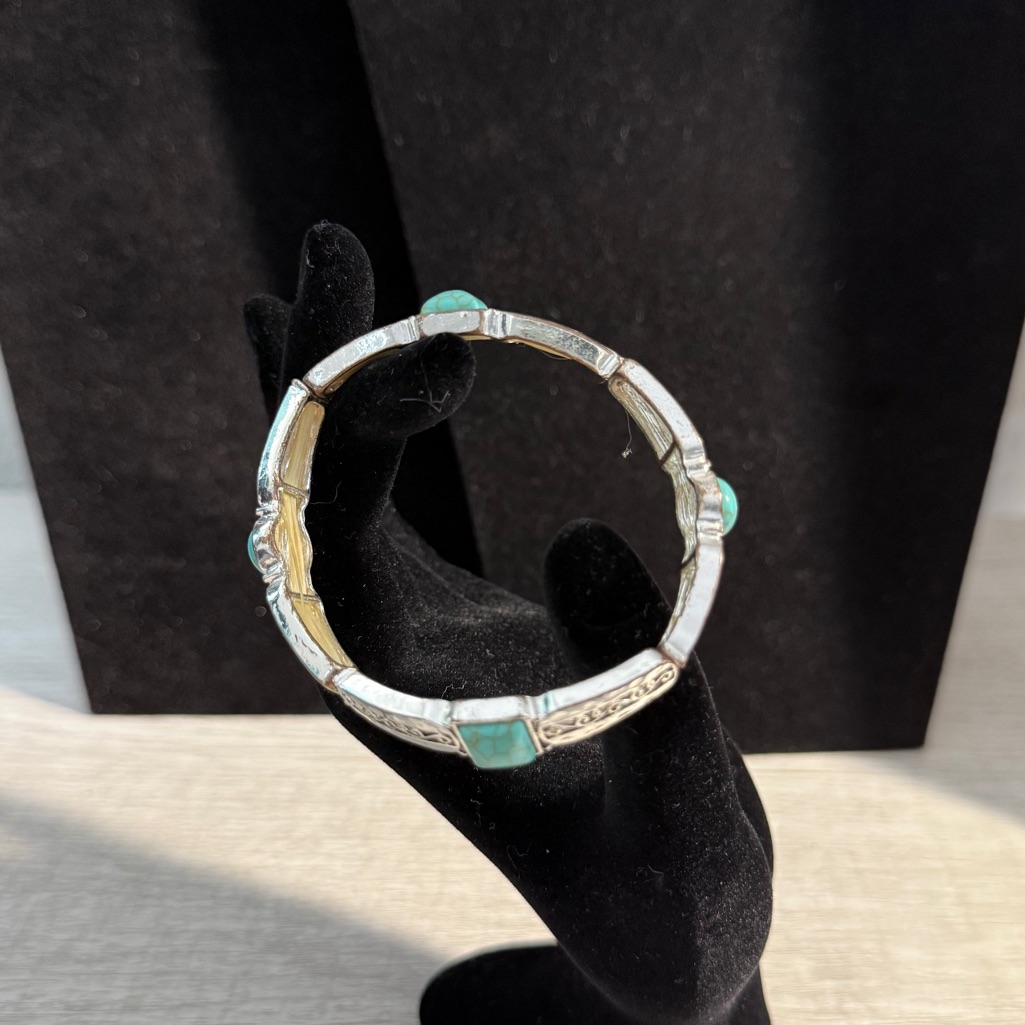 Bracelet Silver Costume Stretchy With Blue StonesPreowned Bracelet Silver Costume Stretchy With Blue StonesPreowned